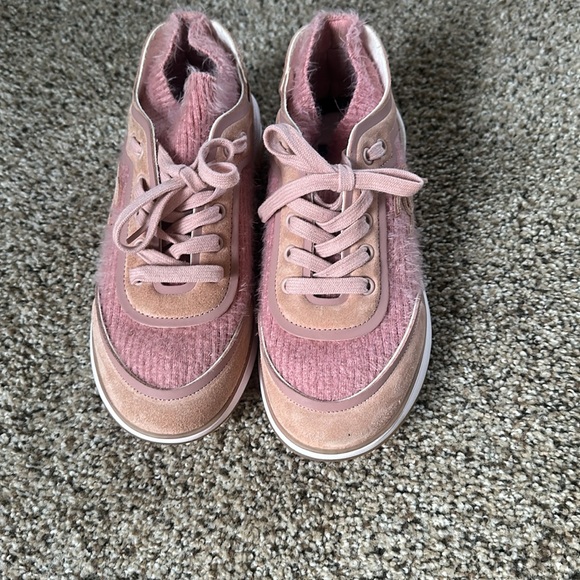 Chanel Pink Interlocking CC Logo Sneakers size 36.5. - Picture 3 of 11